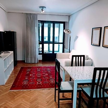 Appartamento Apartamento Entre Estaciones Oviedo Esterno foto