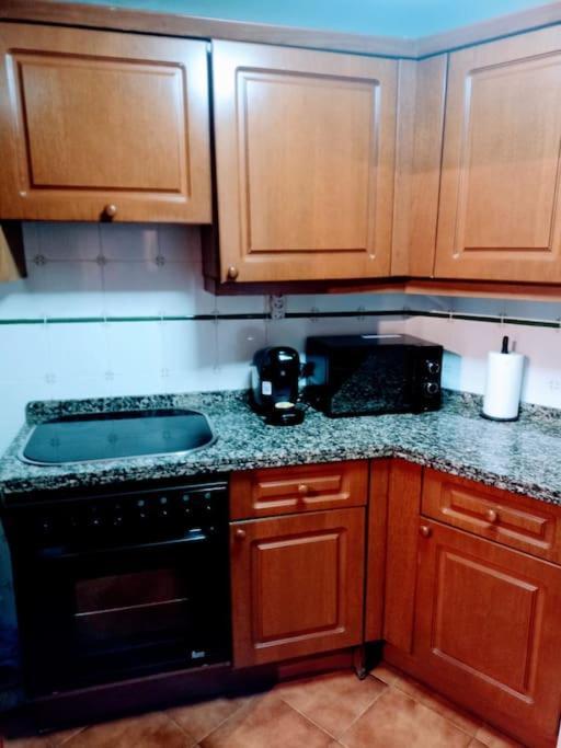 Appartamento Apartamento Entre Estaciones Oviedo Esterno foto