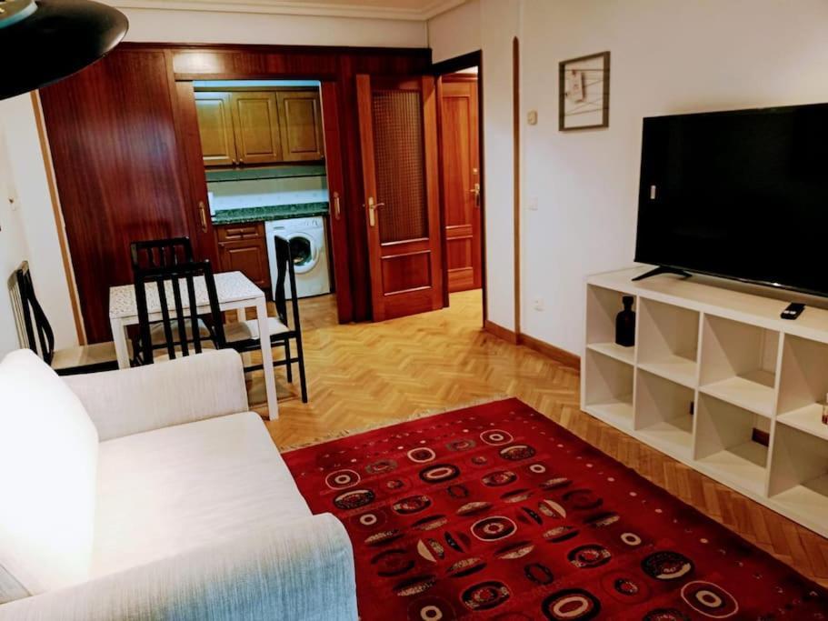 Appartamento Apartamento Entre Estaciones Oviedo Esterno foto